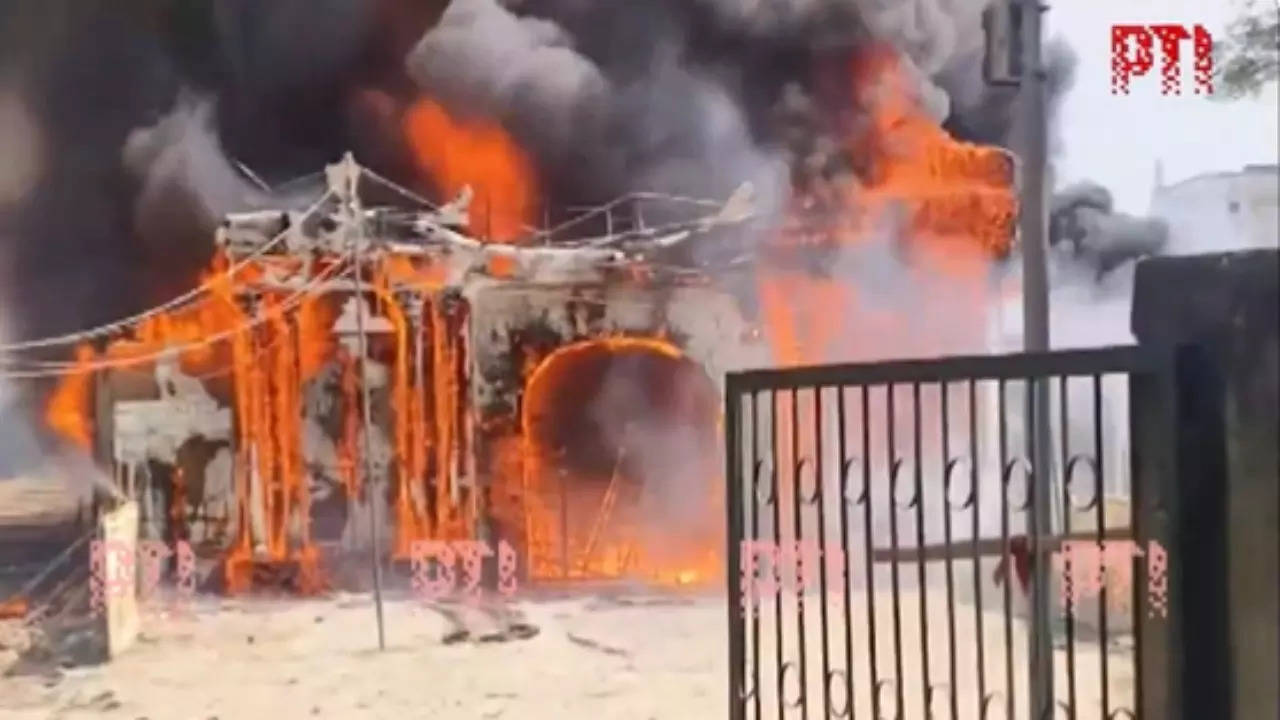 video: huge fire breaks out at wedding pandal in delhi's shashtri park