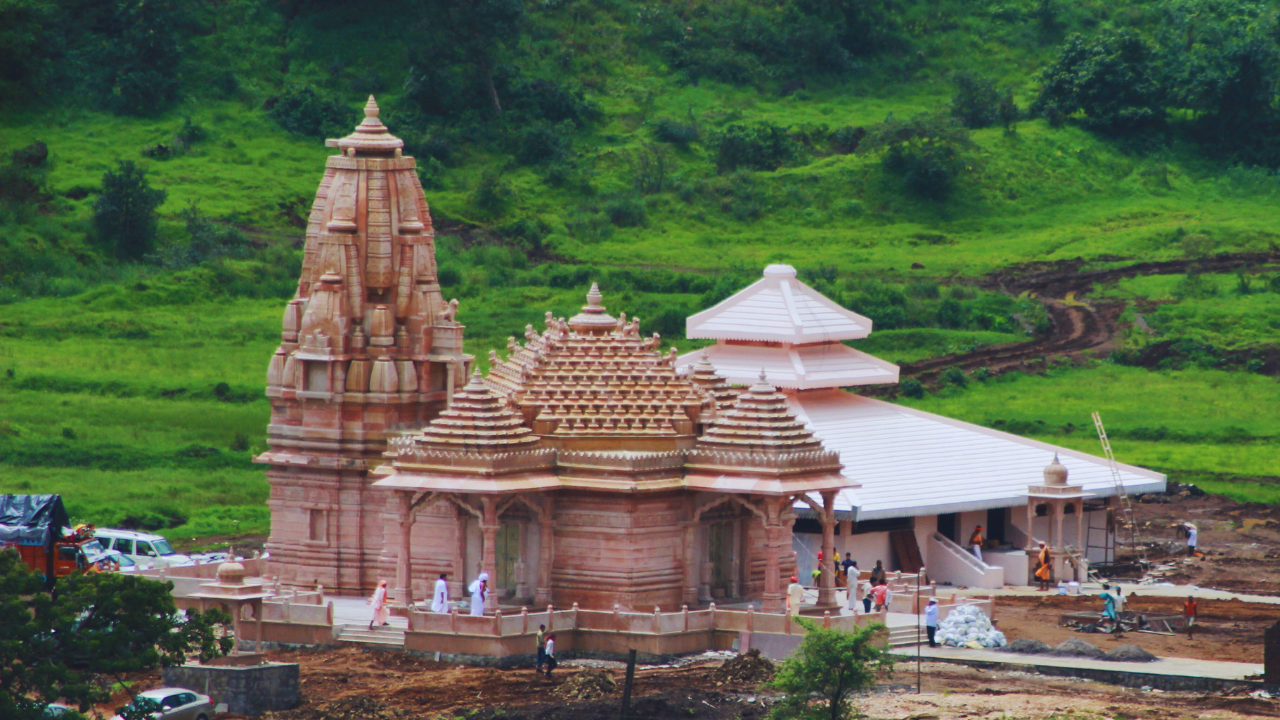 Trimbakeshwar Temple: One of the most famous temples that people visit to perform the kaal sarp dosha puja.