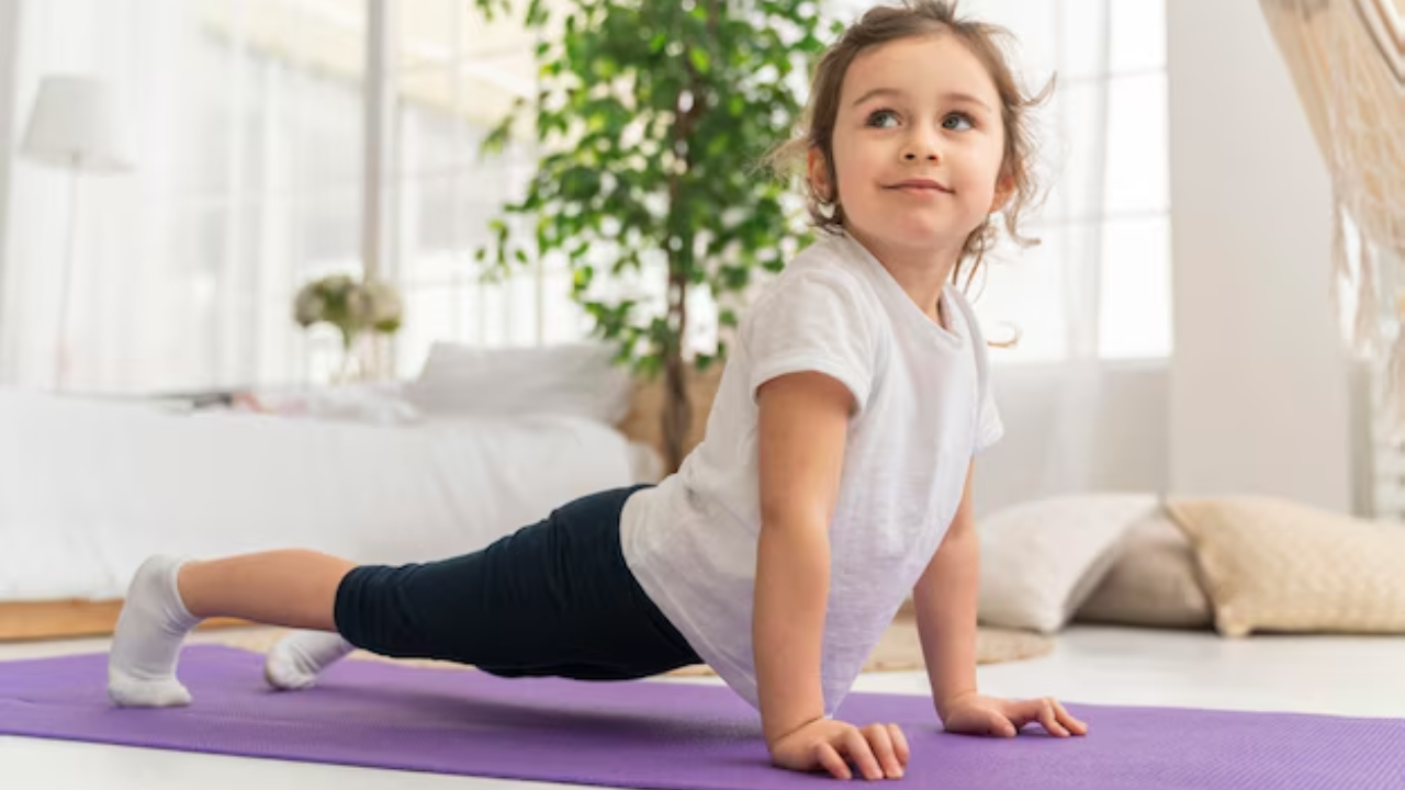 Encourage Your Kids To Do Yoga (Credit-Freepik)