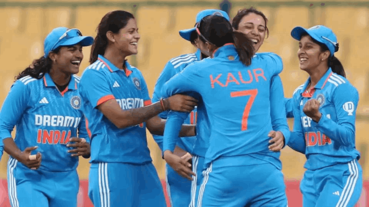 India women team Smrit Mandhana Harmanpreet Kaur hug BCCI