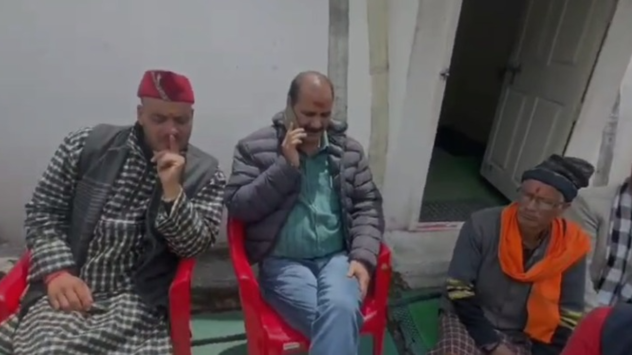 Uttarakhand Government Official Held Hostage By Locals And Priests Of Kedarnath