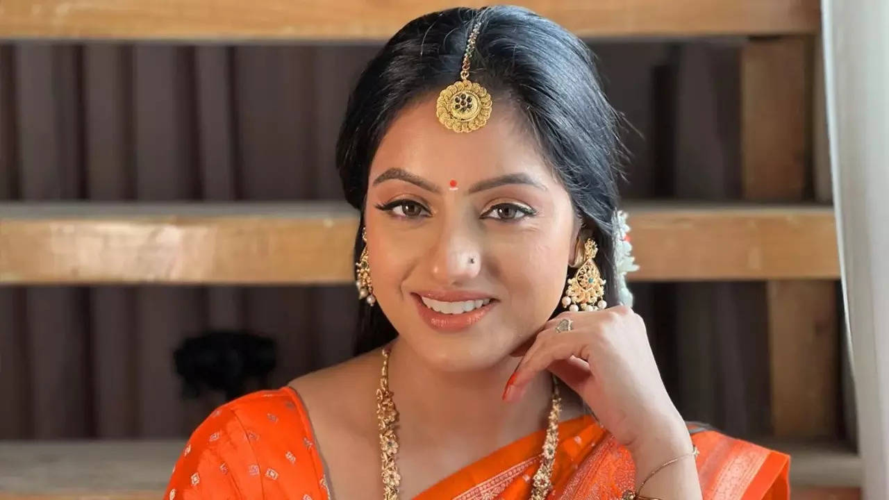 Deepika Singh Suffers Major Injury On Mangal Lakshmi Sets, Huge Plyboard Falls On Her