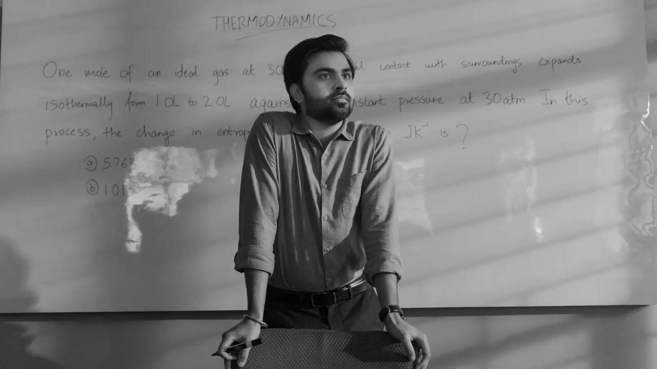 Kota Factory Season 3 Review Jitendra Kumars Sincere Drama About IIT Aspirants Returns With Significant Change
