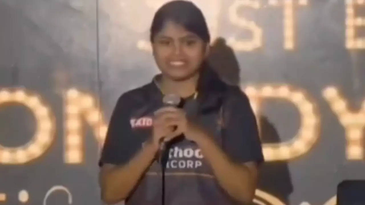 A comic unsuccessfully jokes about RCB at a Bengaluru stand-up.| Courtesy: Just BLR Comedy Club/X