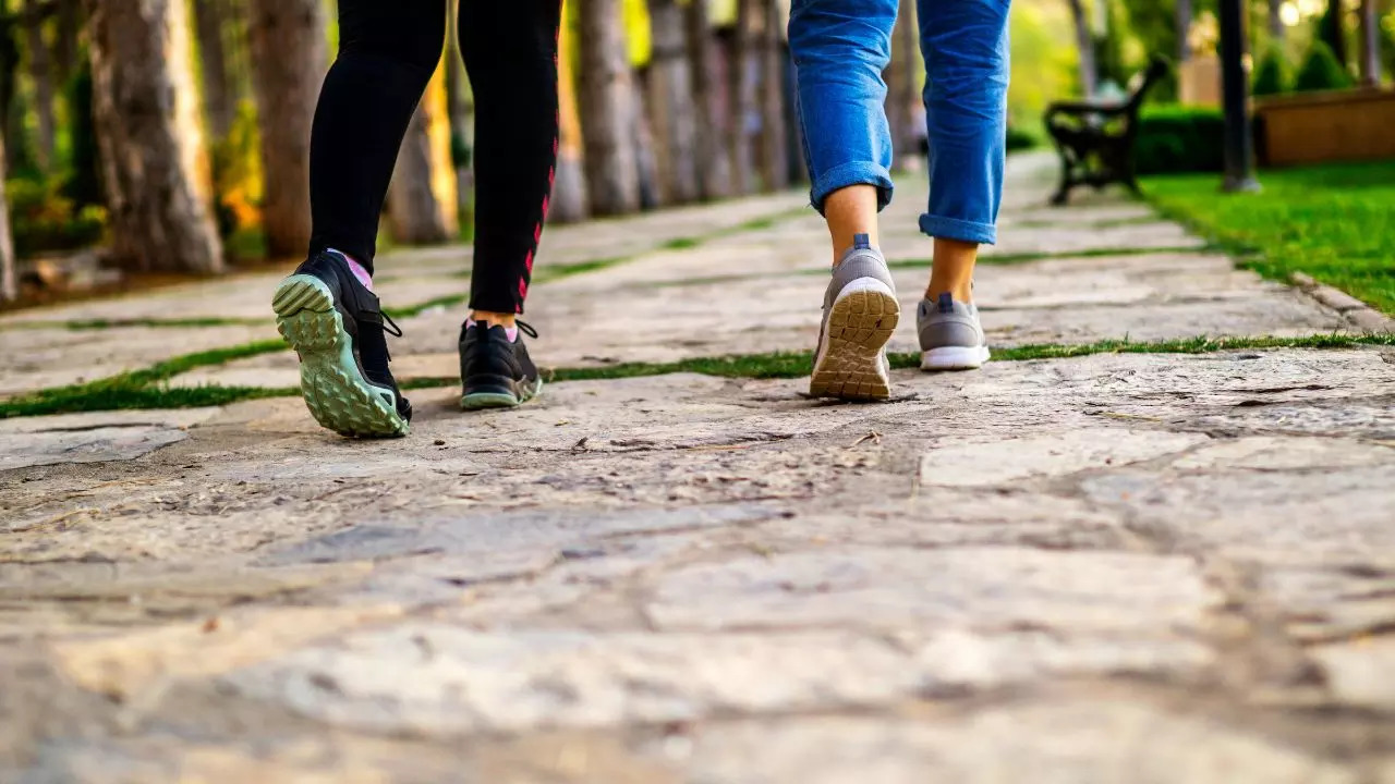 Study Says Walking Can Prevent Your Backache From Returning