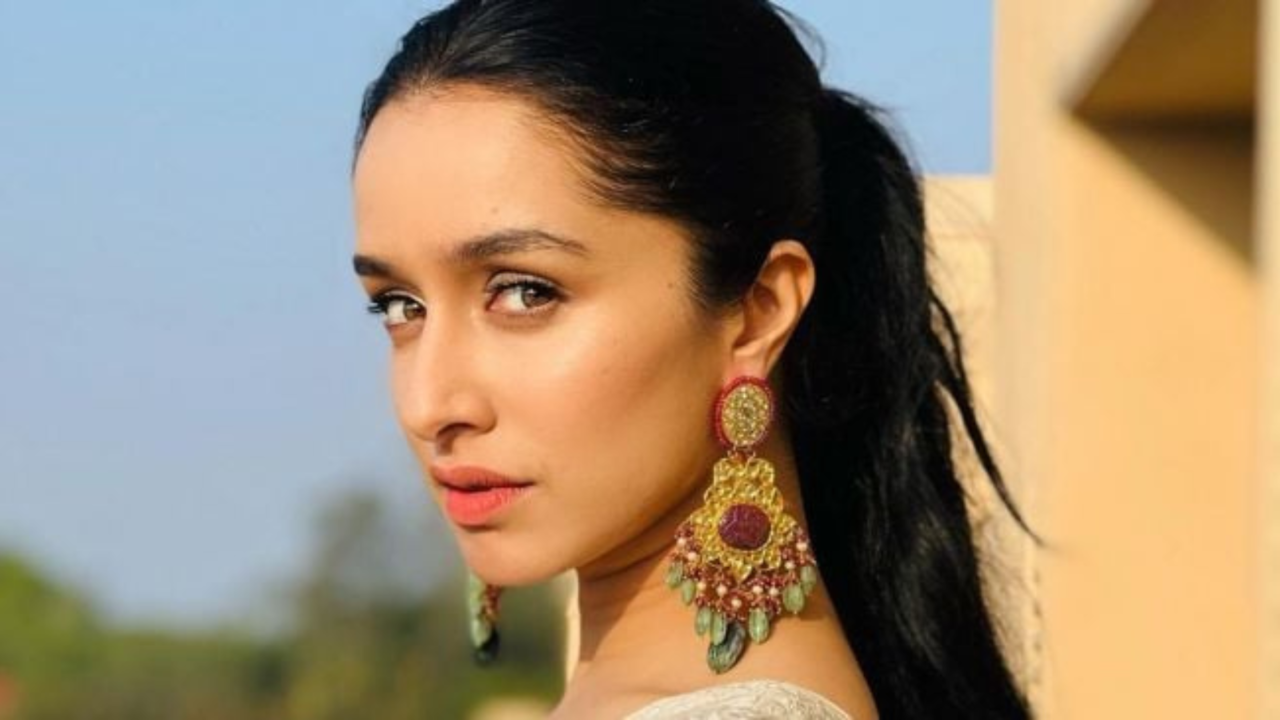 Shraddha Kapoor's poetic reply to her fan's proposal