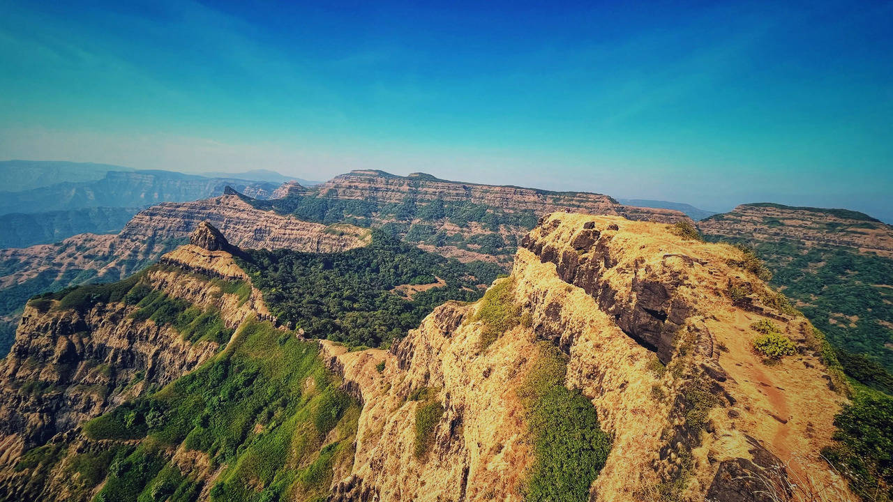 5 of the Most Beautiful Monsoon Treks in Maharashtra To Lose Yourself In The Rain