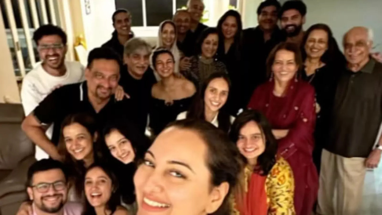 Sonakshi Sinha, Zaheer Pose With Shatrughan-Poonam And Iqbal Family Ahead Of Wedding. Pic Goes Viral