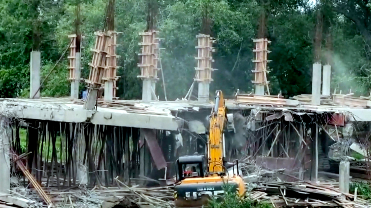 ysrcp office building demolished