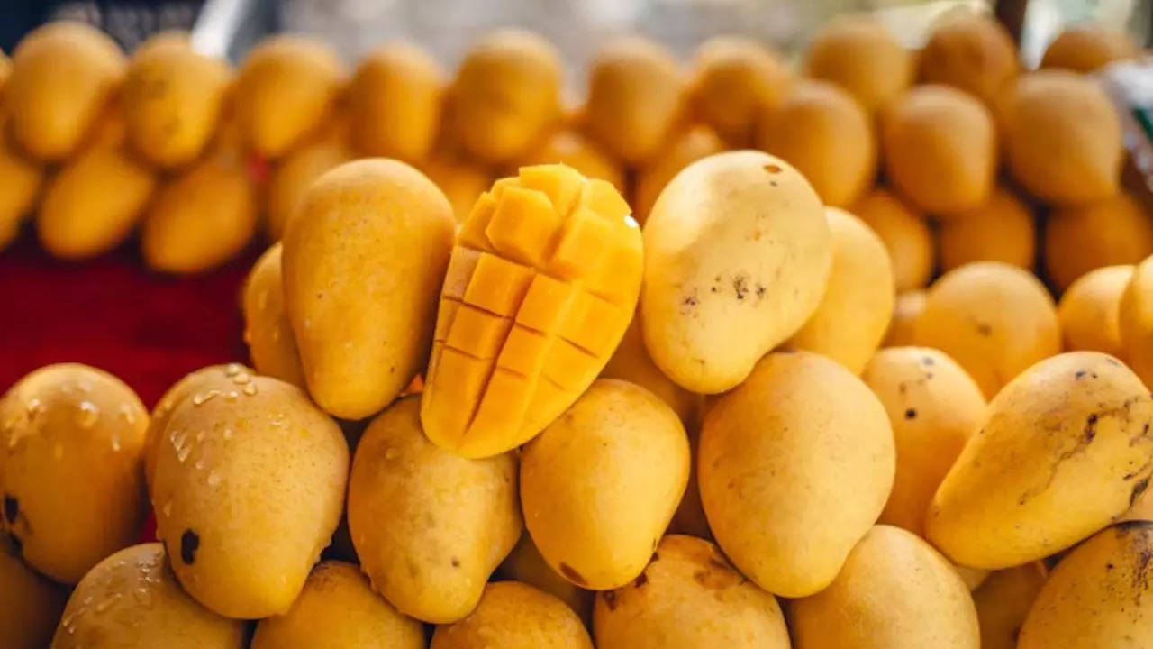 London Mango Prices Shock Delhi Native in Viral Instagram Video