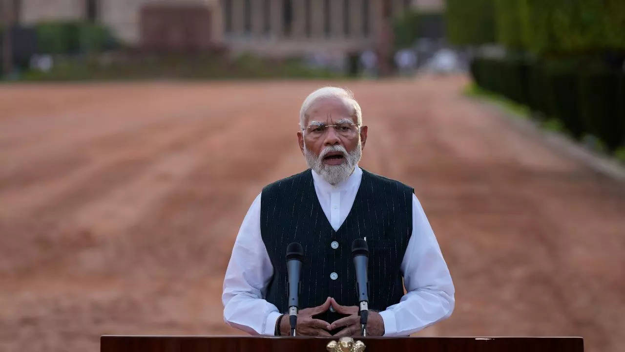 PM Narendra Modi wished good luck to both Ind and Ban