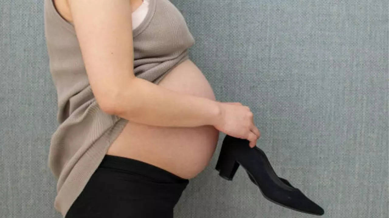 Is It Safe To Wear High Heels During Pregnancy? Here’s What Expert Says