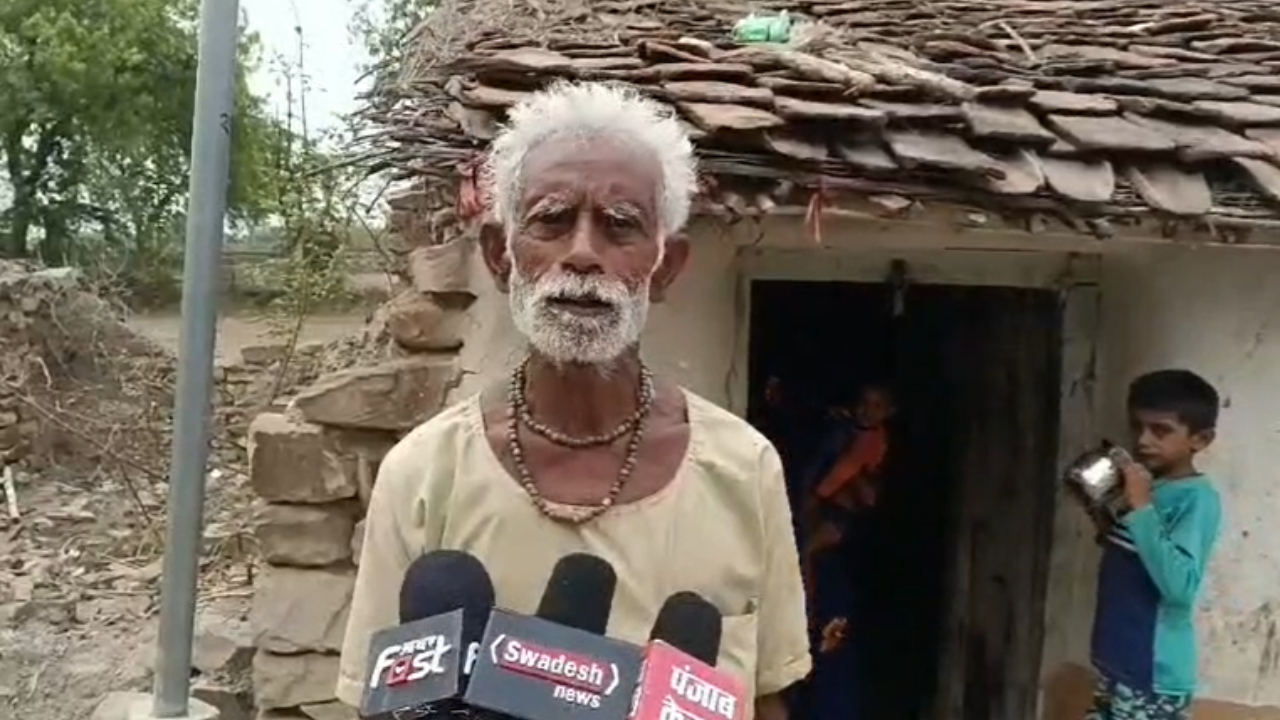 'main zinda hoon saheb': madhya pradesh man, decalared 'dead', appears in government office