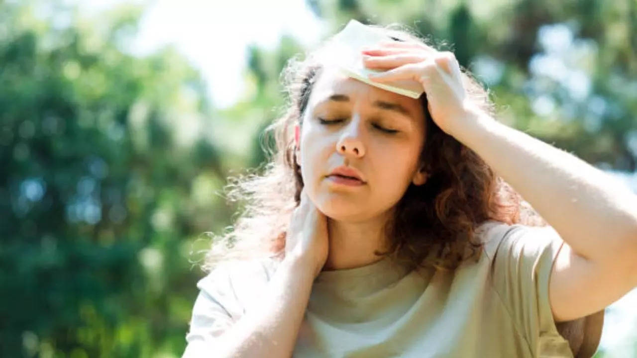 Read more about the article From heat stroke to heart problems: Expert names health risks that can increase significantly on hot summer days