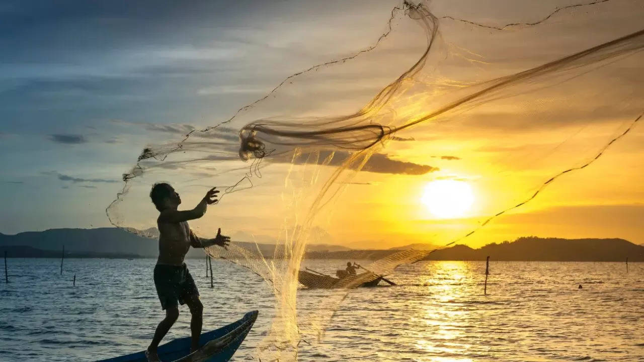 22 Indian Fishermen Arrested By Sri Lanka While Fishing Near Neduntheevu