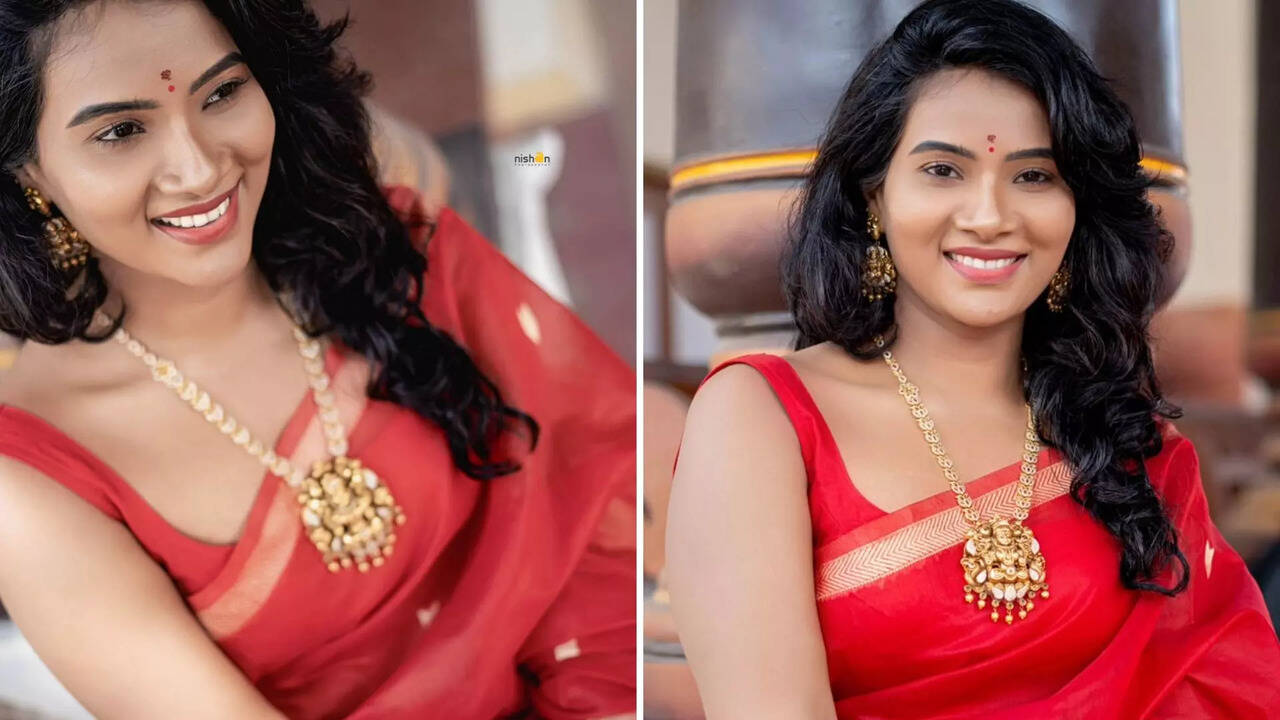  சிவப்பு நிற புடவையில் ஜொலிக்கும் குக் வித் கோமாளி திவ்யா துரைசாமியின் லேட்டஸ்ட் புகைப்படங்கள்! 