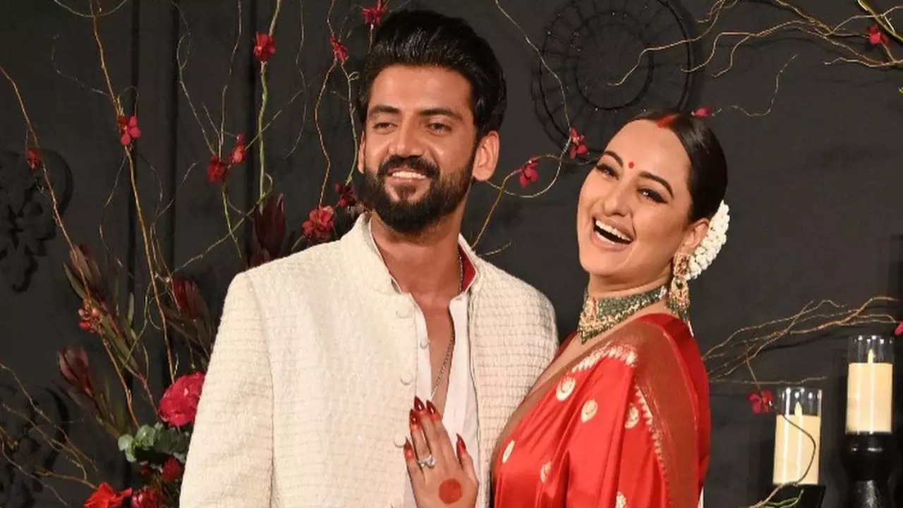 New Bride Sonakshi Sinha Tells Pap 'Ab Solo Nahi Milega' As She, Zaheer Iqbal Interact With Them At Wedding Reception