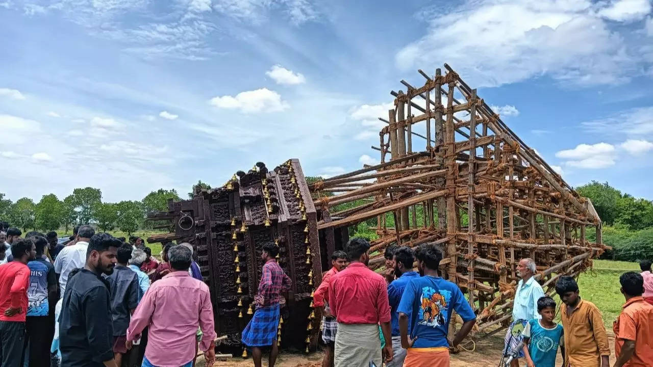 rope snap leads to temple chariot collapse in tn's pudukkottai: 1 dead, 6 injured