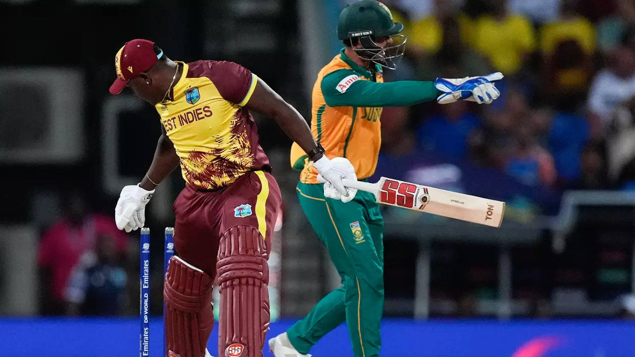 Quinton De Kock Stumps Rovman Powell