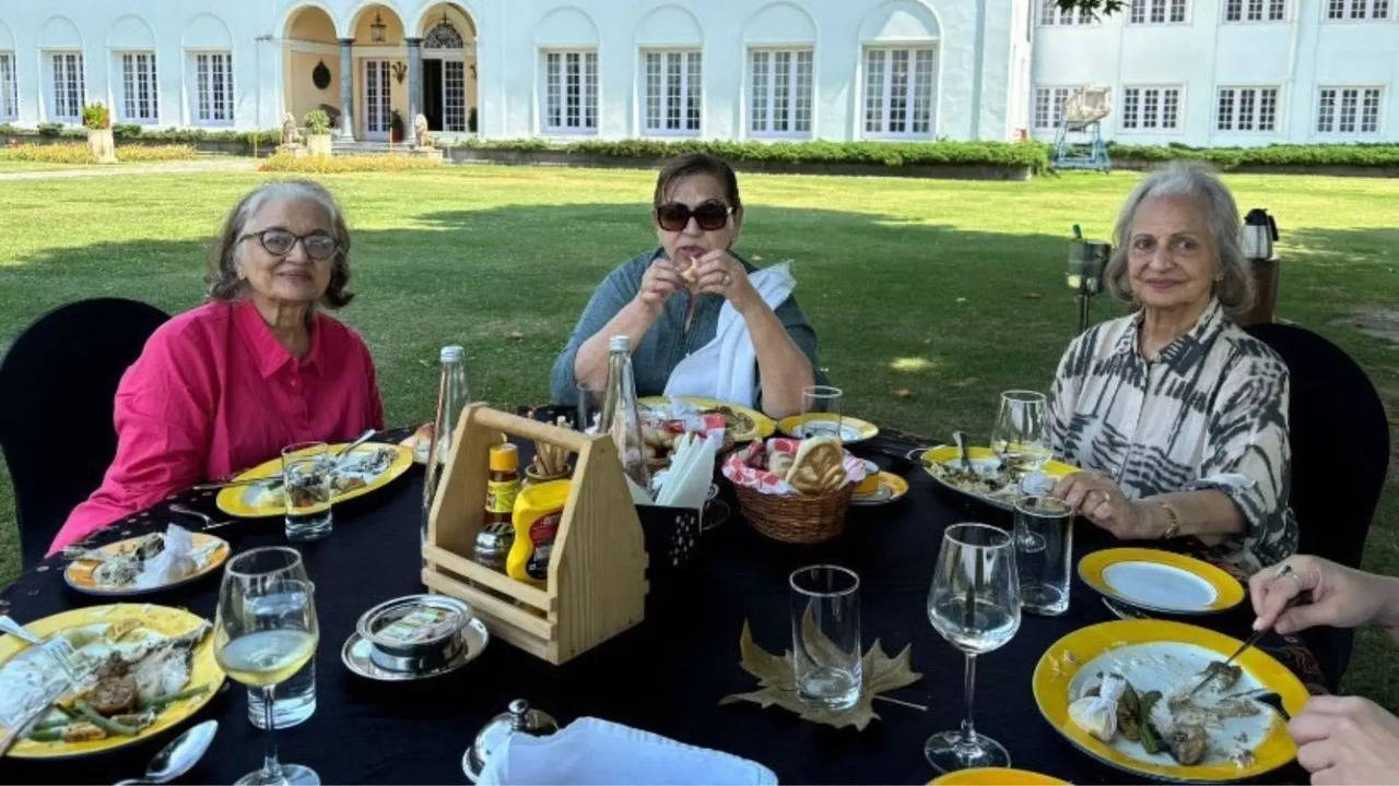 Issa All Girls' Trip! Asha Parekh, Waheeda Rehman, Helen Indulge In Delicious Food As Trio Vacay In Srinagar