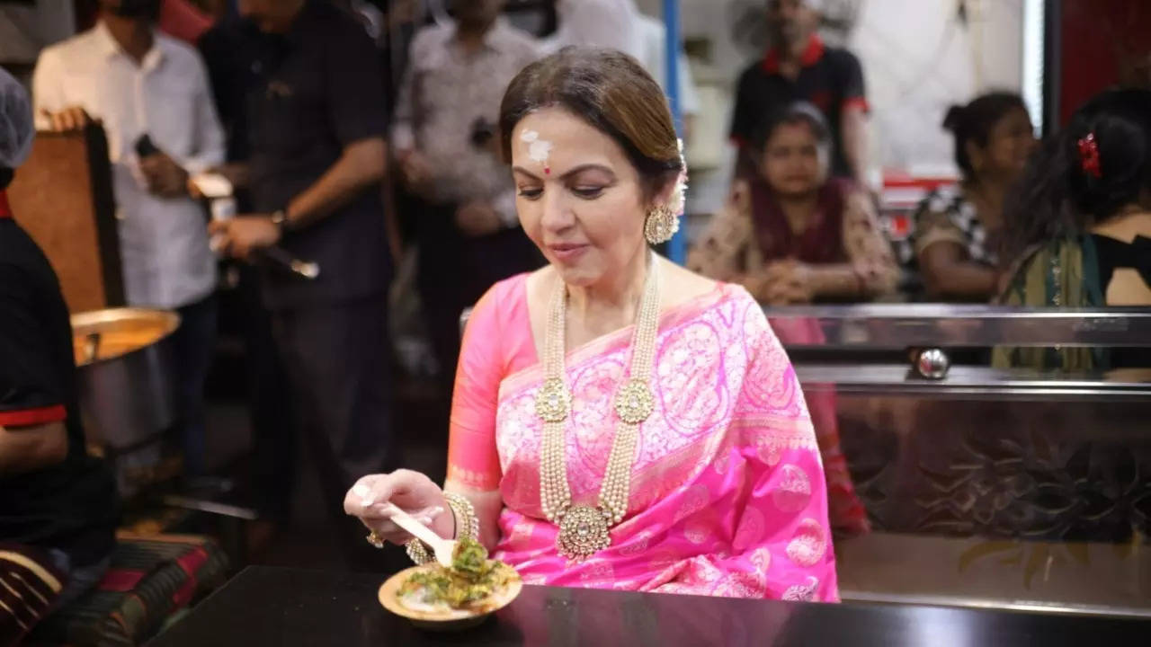 Nita Ambani offers Anant Ambani, Radhika Merchant's first wedding invite at Kashi Vishwanath Temple