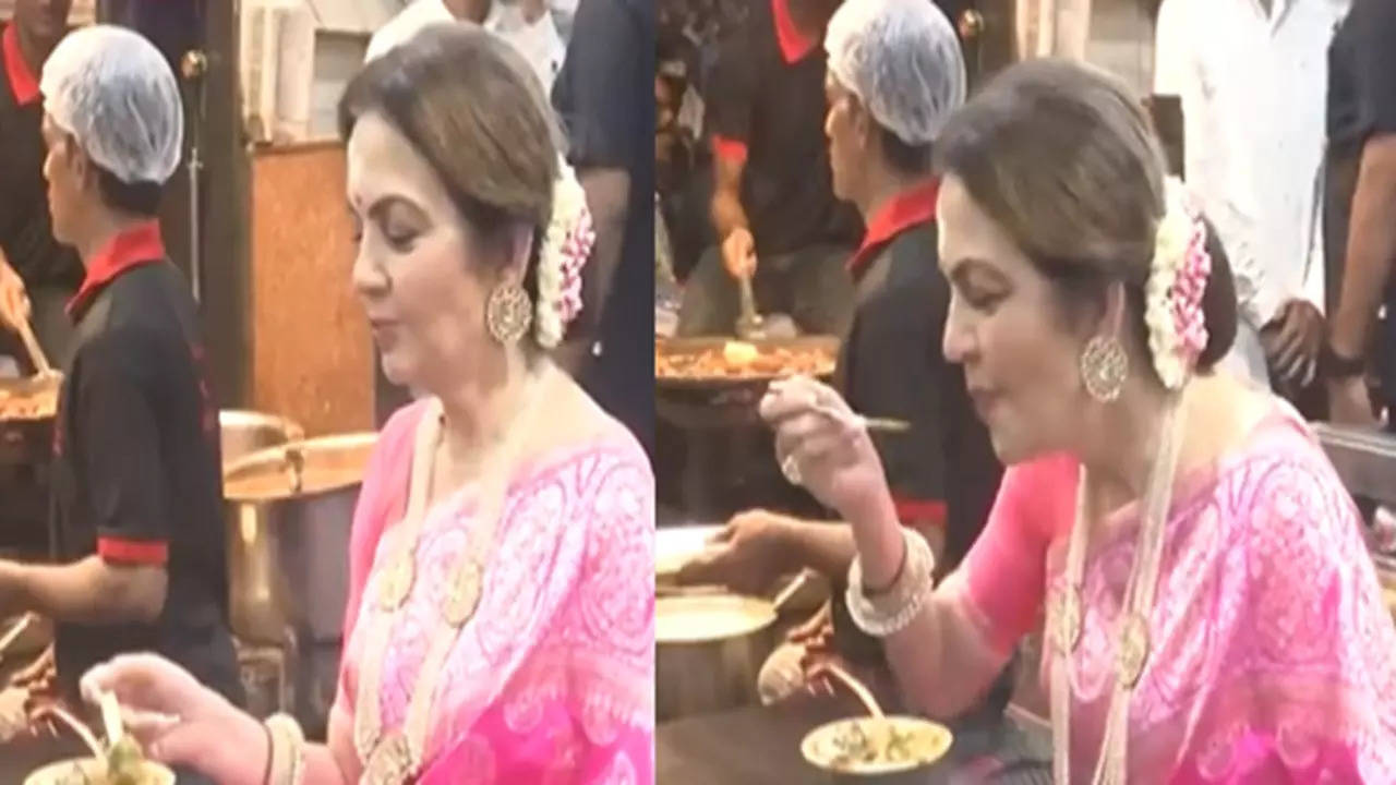 Nita Ambani Enjoys Chaat (Photo: ANI)