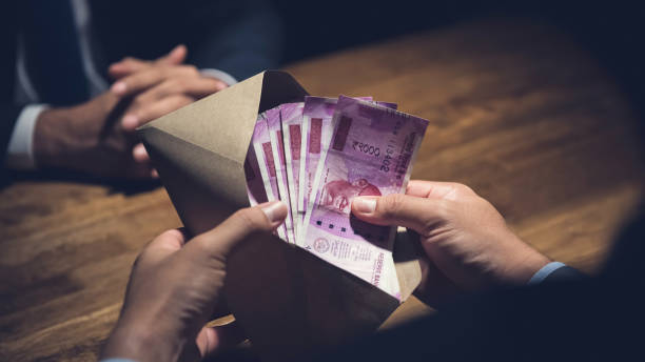 fake agent and fake registration, mumbai man duped of rs 49 lakhs by 5 of a family