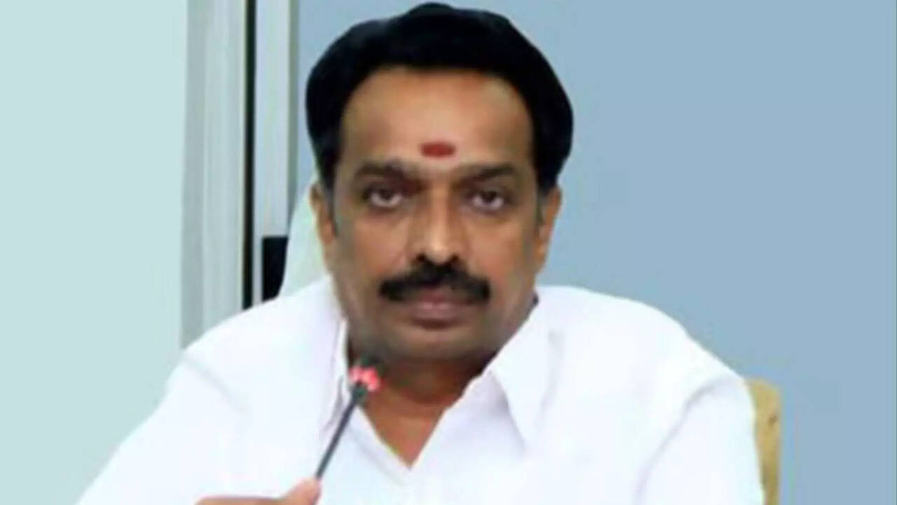  முன்னாள் அமைச்சர் எம்.ஆர்.விஜயபாஸ்கர் தலைமறைவு? - கைது செய்ய சிபிசிஐடி போலீஸ் தீவிரம்.. பின்னணி என்ன? 