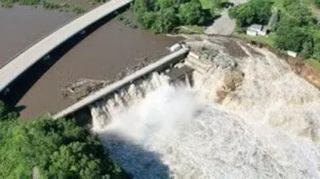 US Dam Water Sweeps Away Buildings