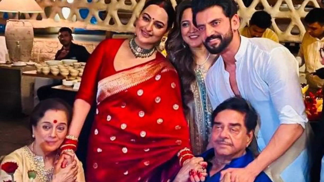 Sonakshi and Zaheer with Shatrughan Sinha and wife Poonam Sinha