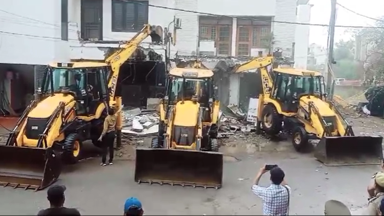 Bulldozers Demolish Property Of Land Mafia Involved In 'Mirzapur' Like Firing In Bareilly