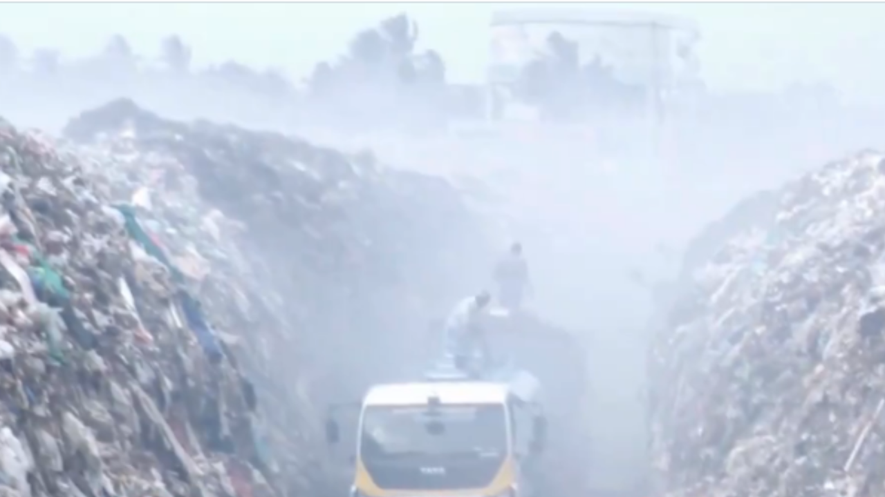 fire breaks out at dumping yard in thanjavur, efforts on to douse flames tamil nadu chennai video