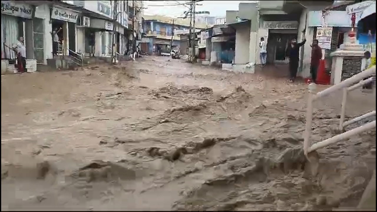 VIDEO | Flood-Like Visuals Emerge After Heavy Rains Hit Gujarat's Kachchh