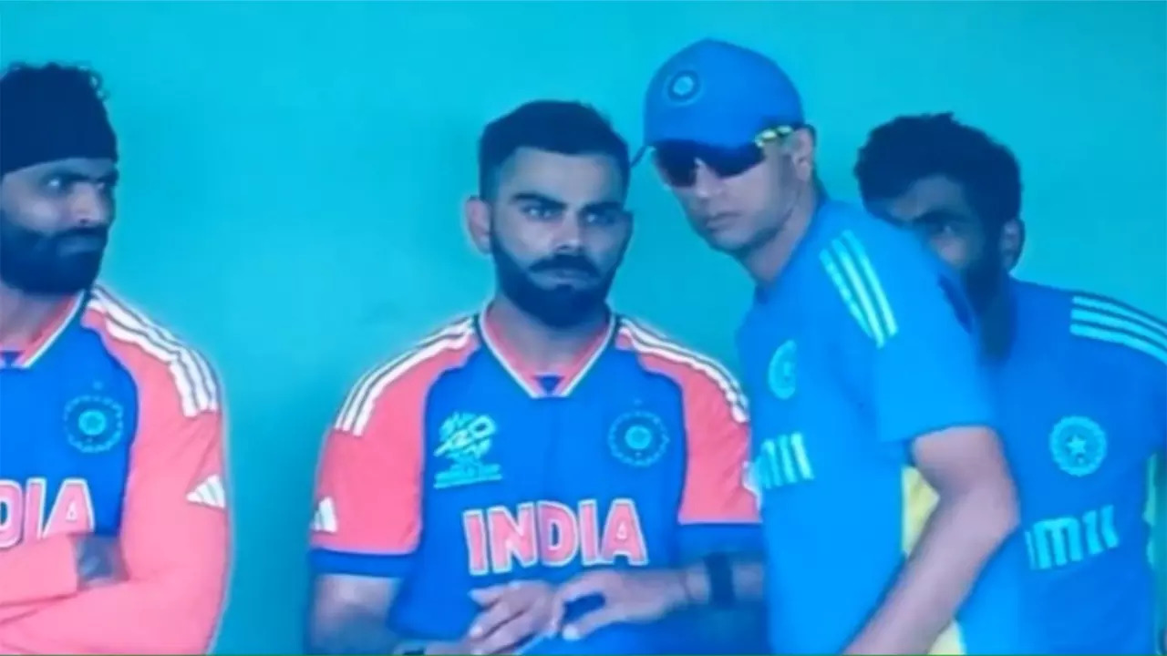 Rahul Dravid Consoles Virat Kohli After Star Batter Falls Cheaply In IND vs ENG T20 World Cup Semis : WATCH