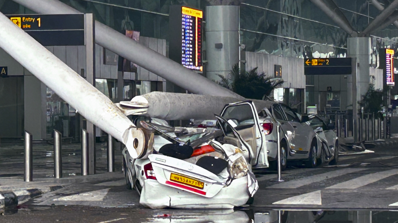 Delhi airport roof collapse incident