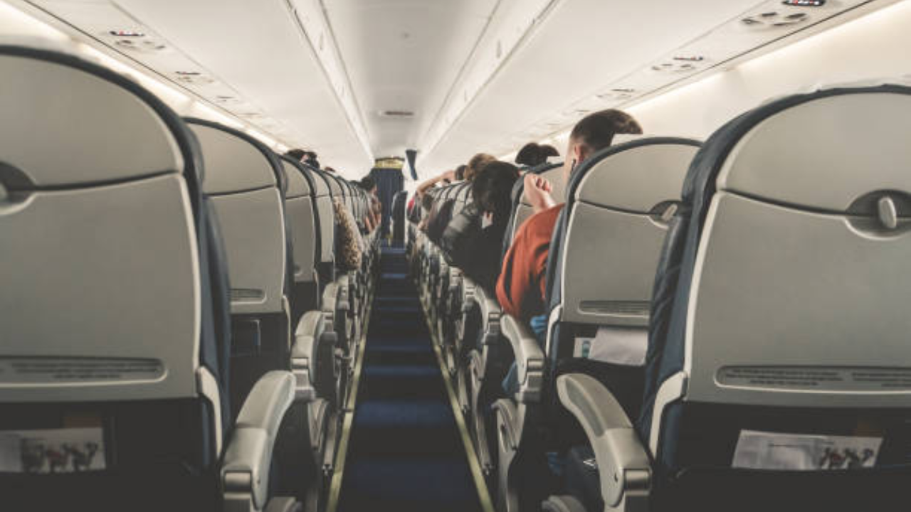 'bomb on board': vistara's thiruvananthapuram-mumbai flight in panic after crew member finds note