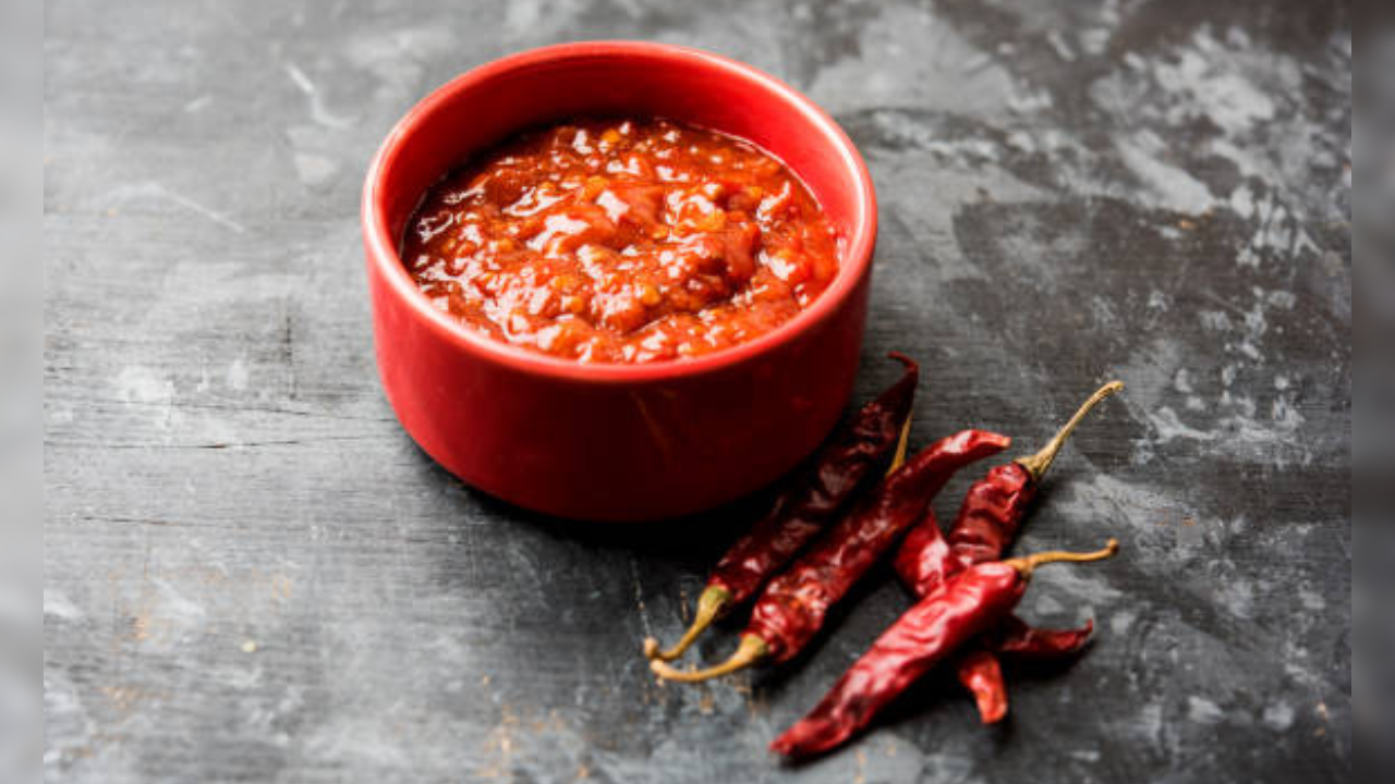 make spicy schezwan chutney recipe at home that too very quickly