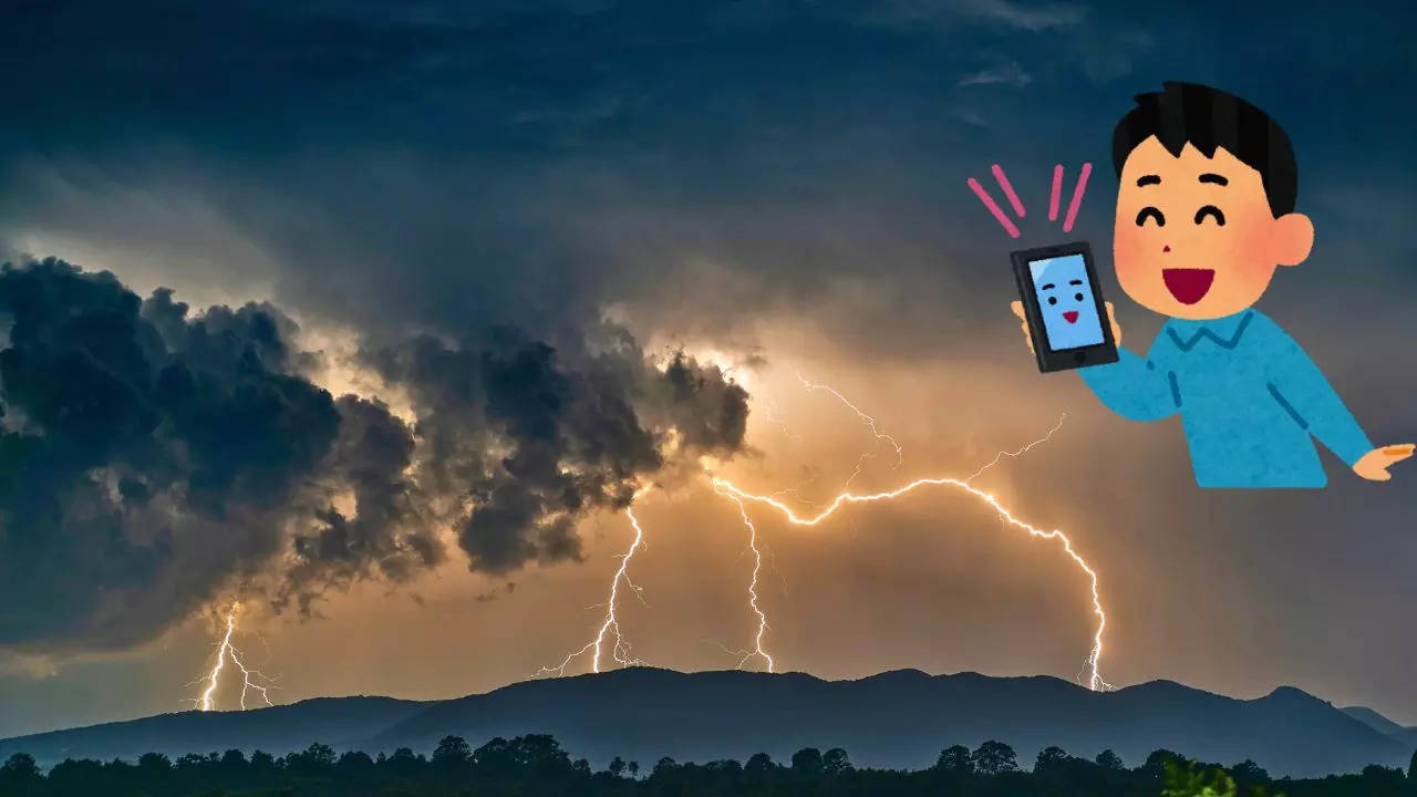 Is it safe to use smartphone during a lightning