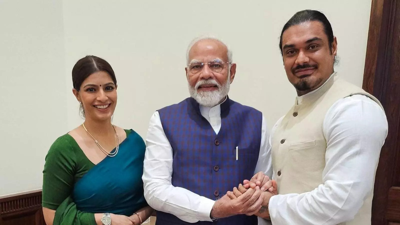 Varalaxmi Invites PM Modi For Her Wedding