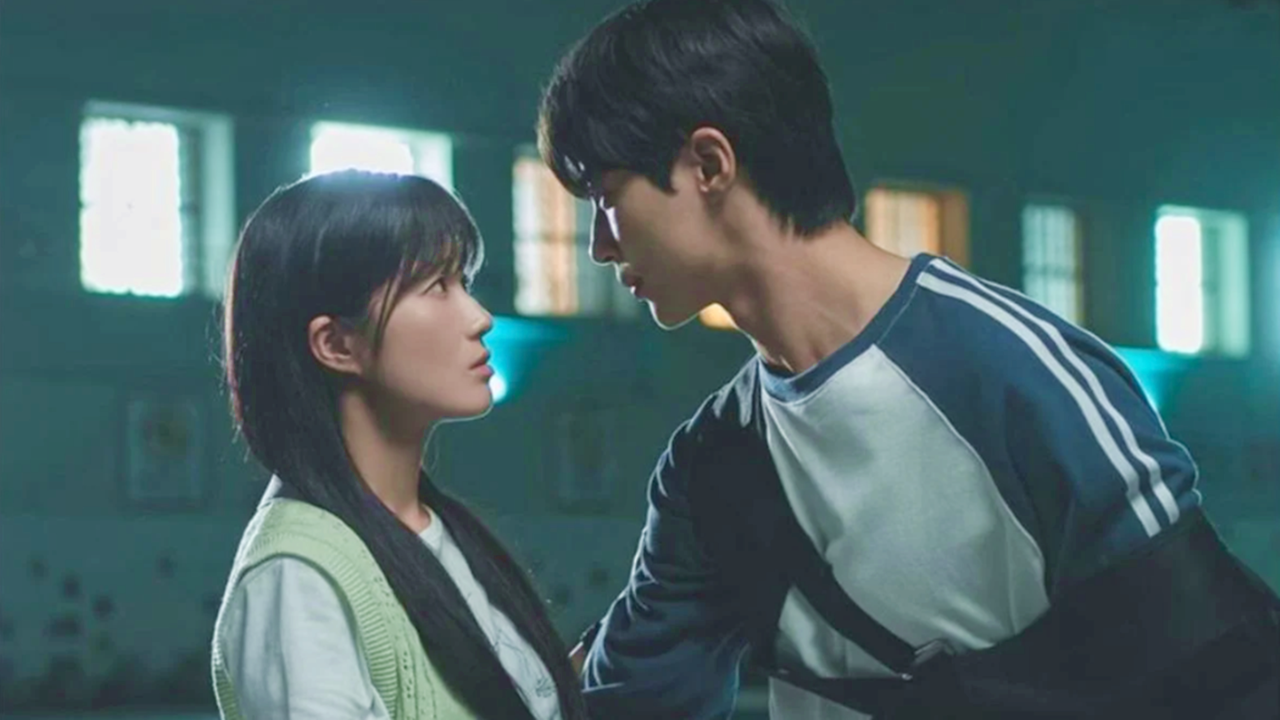 Byeon Woo Seok And Kim Haye Yoon in a still from Lovely Runner