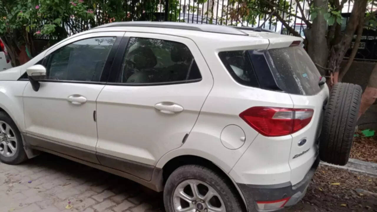 delhi: thief steals car with owner's children inside, demands rs 50 lakh ransom