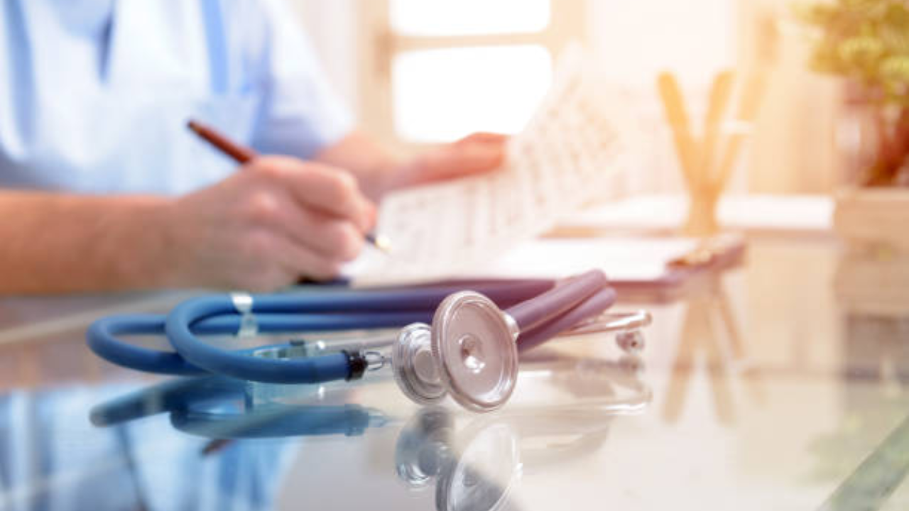 doctors operate on boy's private part in thane, he had gone for leg surgery, probe on
