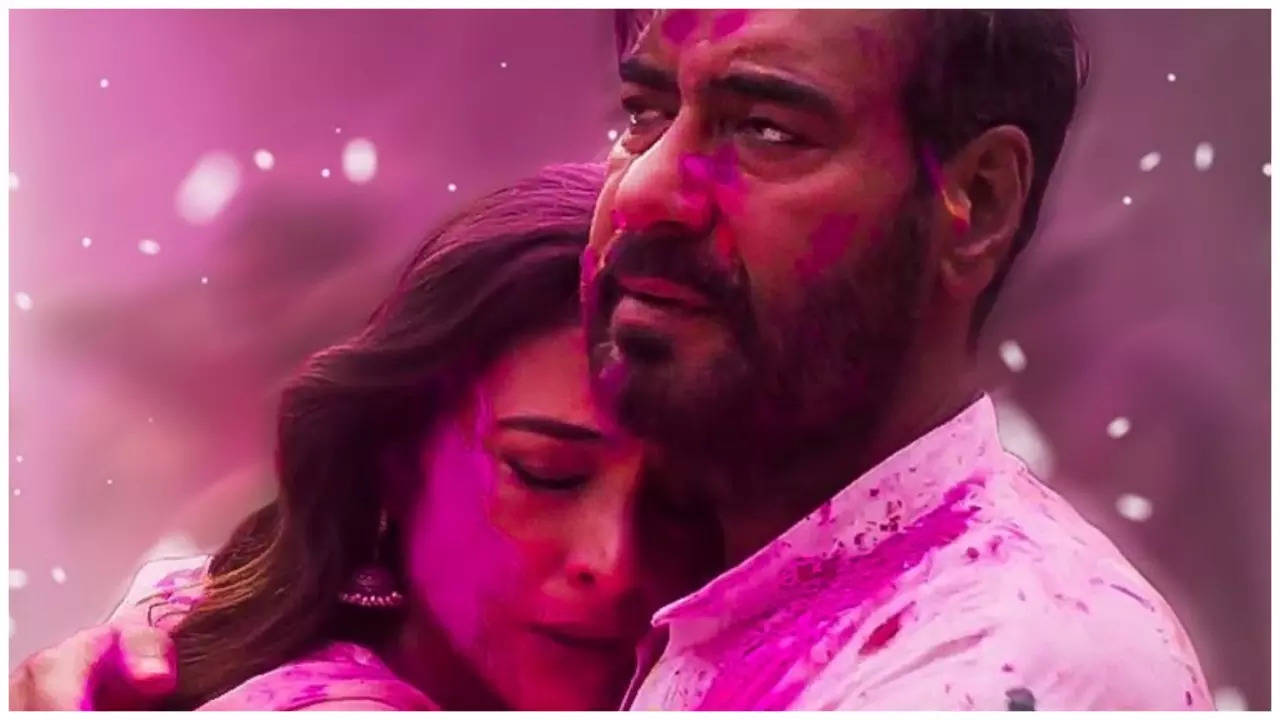 Tabu REVEALS Auron Mein Kahan Dum Tha Co-Star Ajay Devgn Said 'Bhool Bhulaiyaa 2 Toh Tabu Ki Wajah Se Chali' | EXCLUSIVE