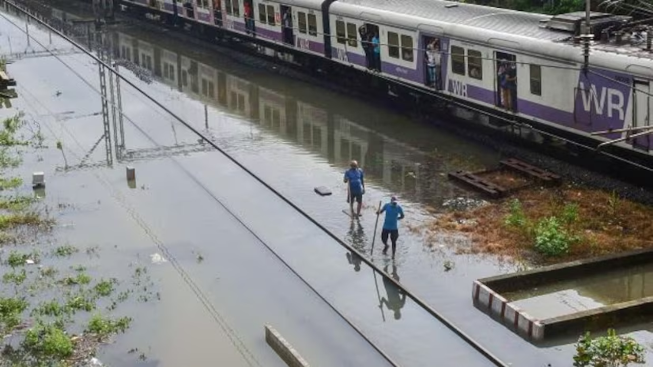 mumbai rains: railways smooth travel plan for mumbaikars during monsoon - 10 points