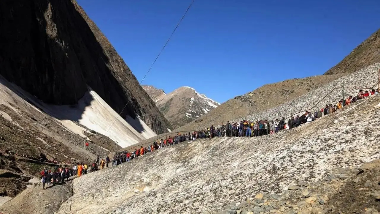 The Yatra started early morning from the twin tracks