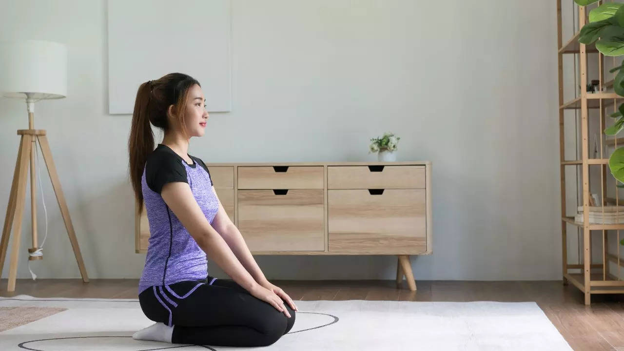 Check Here The Health Benefits Of Vajrasana and How To Do It