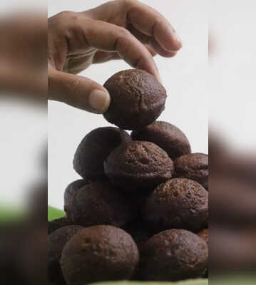 Chakka Nei Appam - The Monsoon Jackfruit Snack From Kerala