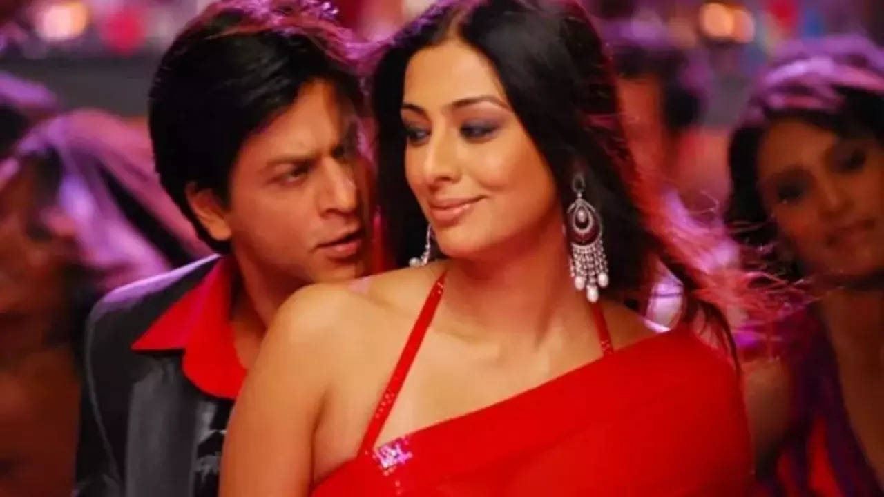 Tabu Reveals Shah Rukh Khan Gave 'Very Expensive Gifts' To Celebs For Om Shanti Om Cameo | EXCLUSIVE