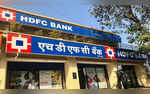Alert HDFC बँकेच्या ग्राहकांसाठी महत्त्वाची बातमी! आता या सेवेसाठीही बँक आकारणार पैसे