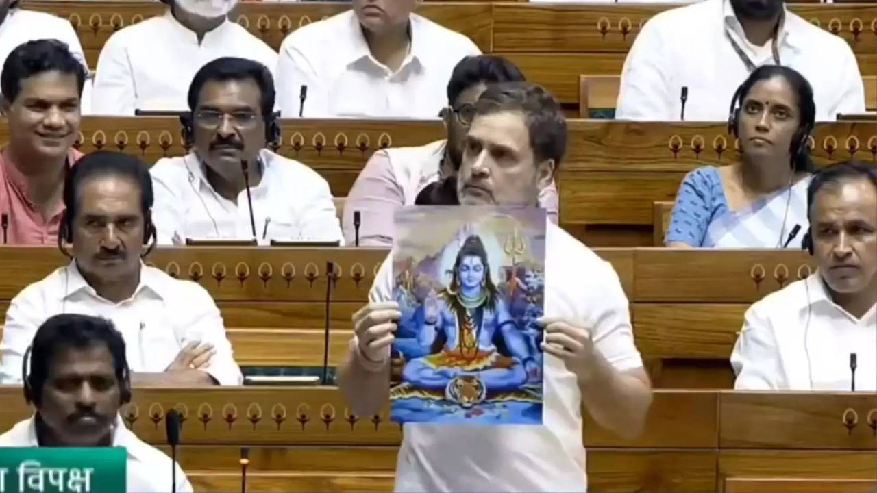 rahul gandhi shows sivan image